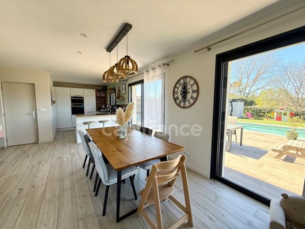 Maison récente à vendre 4 pièces 98 m2, piscine, garage sur 421 m2 PERTUIS (84)