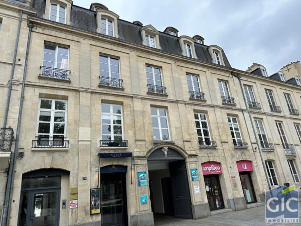 A VENDRE MAGNIFIQUE 5/6PP CAEN PLACE DE LA REPUBLIQUE.