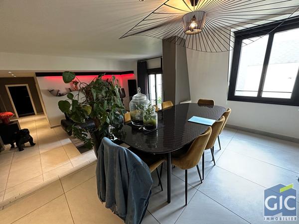 A VENDRE MAGNIFIQUE 5/6PP CAEN PLACE DE LA REPUBLIQUE.