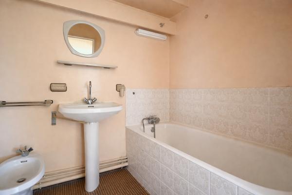 Saint-Max (54130) F2 au 6e et dernier étage avec parking et cellier à Saint-Max