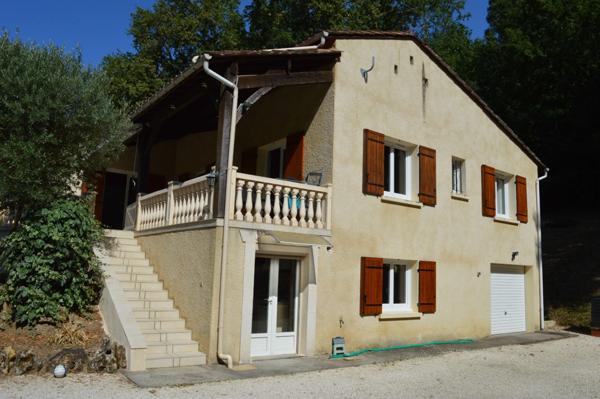 Maison familiale à vendre avec studio indépendant et dépendances à Prigonrieux (24130)