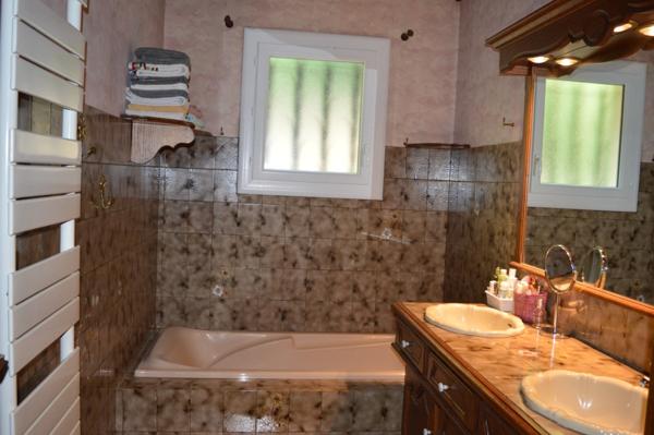 Maison familiale à vendre avec studio indépendant et dépendances à Prigonrieux (24130)