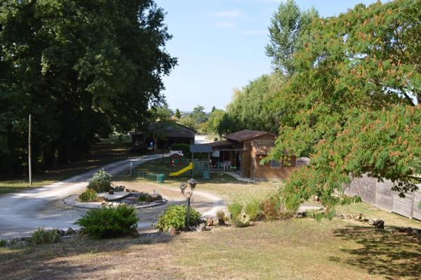 Maison familiale à vendre avec studio indépendant et dépendances à Prigonrieux (24130)