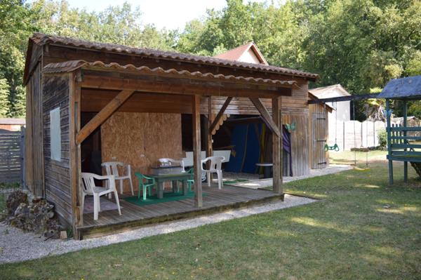 Maison familiale à vendre avec studio indépendant et dépendances à Prigonrieux (24130)