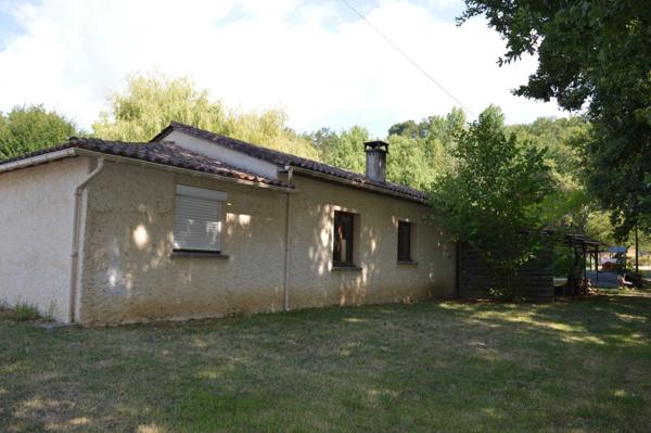 Maison familiale à vendre avec studio indépendant et dépendances à Prigonrieux (24130)