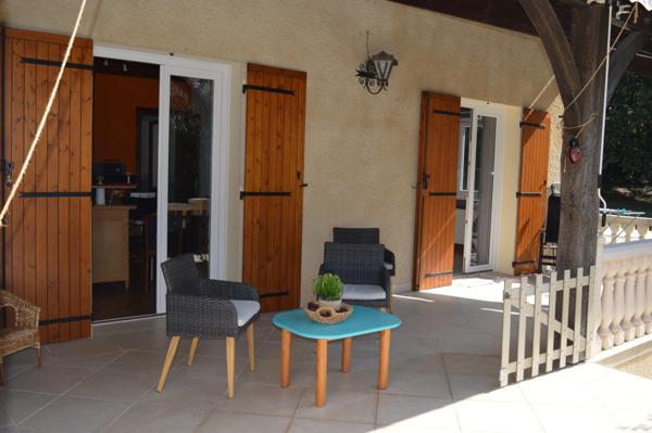 Maison familiale à vendre avec studio indépendant et dépendances à Prigonrieux (24130)