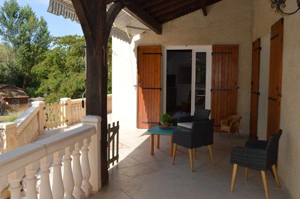 Maison familiale à vendre avec studio indépendant et dépendances à Prigonrieux (24130)