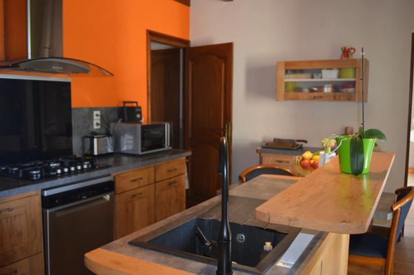 Maison familiale à vendre avec studio indépendant et dépendances à Prigonrieux (24130)