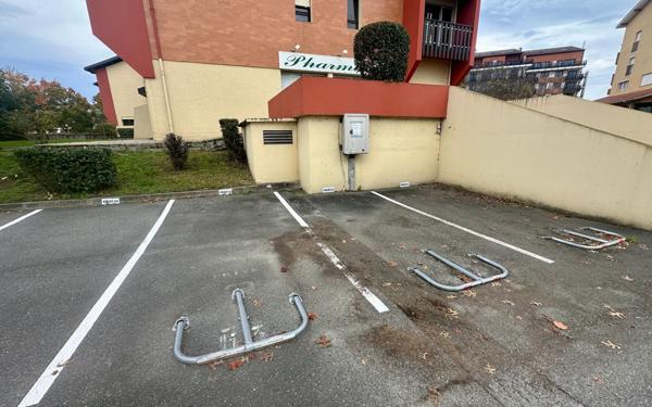 Stationnement à vendre    Dax