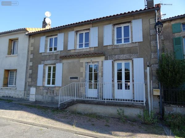Maison de ville à vendre à Queaux dans la Vienne (86150), ref : 2517