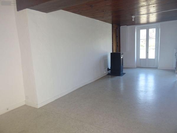 Maison de ville à vendre à Queaux dans la Vienne (86150), ref : 2517