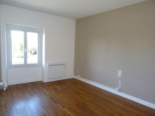 Maison de ville à vendre à Queaux dans la Vienne (86150), ref : 2517