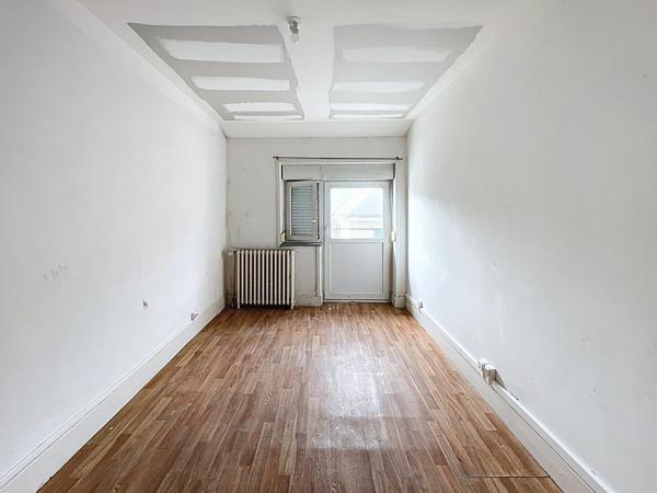 Située plein centre de Nouzonville quartier commerçant