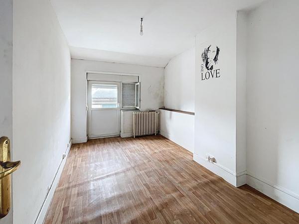 Située plein centre de Nouzonville quartier commerçant