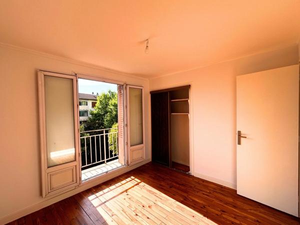 Appartement à louer 3 pièces VILLEURBANNE - 53 m² – 2 chambres – Cuisine neuve – Parking collectif