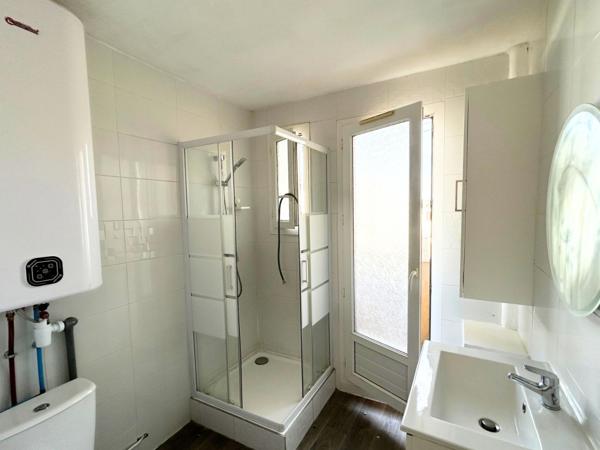 Appartement à louer 3 pièces VILLEURBANNE - 53 m² – 2 chambres – Cuisine neuve – Parking collectif