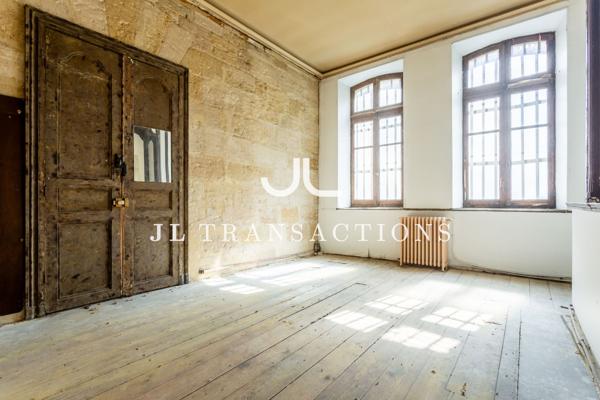 Centre historique - Appartement 2 pièces à rénover - 55m²