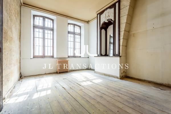 Centre historique - Appartement 2 pièces à rénover - 55m²