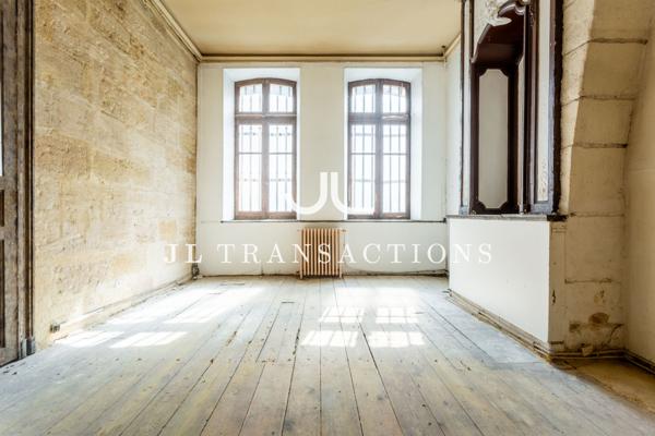 Centre historique - Appartement 2 pièces à rénover - 55m²