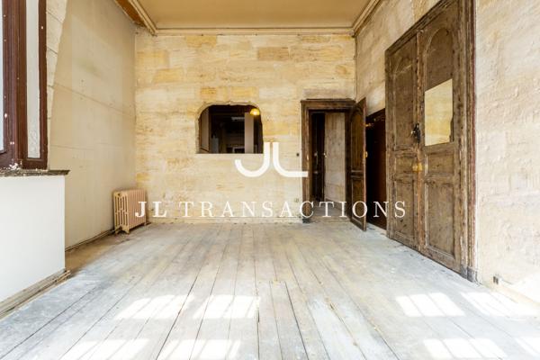 Centre historique - Appartement 2 pièces à rénover - 55m²