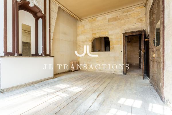 Centre historique - Appartement 2 pièces à rénover - 55m²
