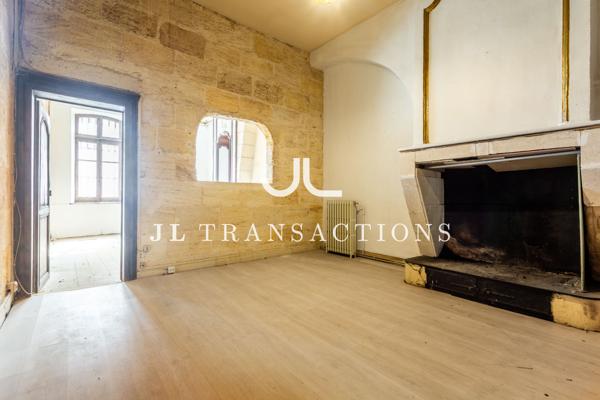 Centre historique - Appartement 2 pièces à rénover - 55m²