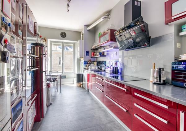 APPARTEMENT FAMILIAL ET LUMINEUX DANS UN BEL IMMEUBLE DE CARACTERE / 61124