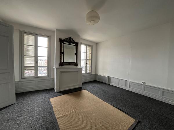 A vendre dans l'Hyper centre ville 2 lots d'habitation et 1 lot annexe dans un immeuble bourgeois