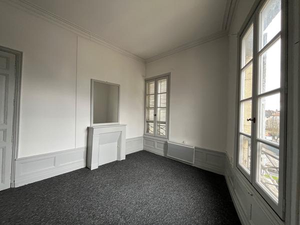 A vendre dans l'Hyper centre ville 2 lots d'habitation et 1 lot annexe dans un immeuble bourgeois