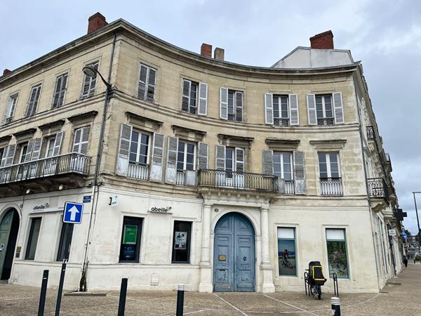 A vendre dans l'Hyper centre ville 2 lots d'habitation et 1 lot annexe dans un immeuble bourgeois