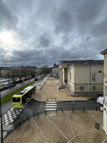 A vendre dans l'Hyper centre ville 2 lots d'habitation et 1 lot annexe dans un immeuble bourgeois