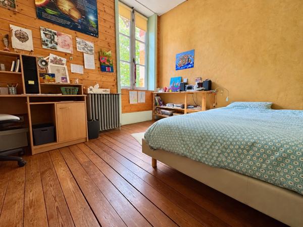 COMMELLE VERNAY (42) - MAISON 230 m2 sur 2334 m2 de TERRAIN - 5 CHAMBRES - TOUR sur 3 niveaux