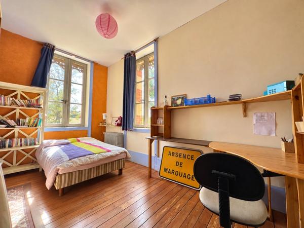 COMMELLE VERNAY (42) - MAISON 230 m2 sur 2334 m2 de TERRAIN - 5 CHAMBRES - TOUR sur 3 niveaux