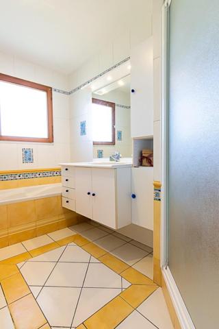 Maison à vendre à Saint-André-de-Cubzac – 3 chambres, jardin, garage, proche centre-ville et gare