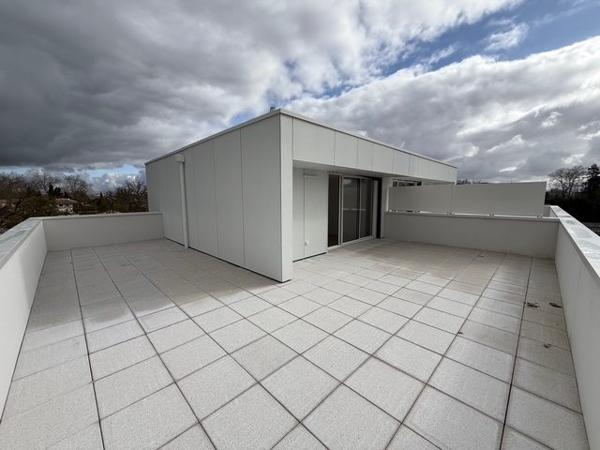 Un Dernier Etage/Terrasse avec RoofTop