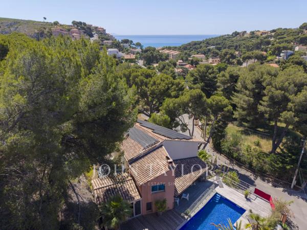 Villa d'architecte avec piscine chauffée à 500 mètres de la plage du Rouet