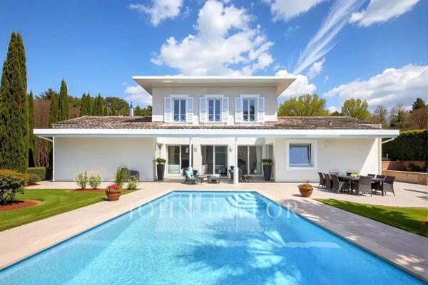 Villa avec piscine à quelques pas du village de Valbonne
