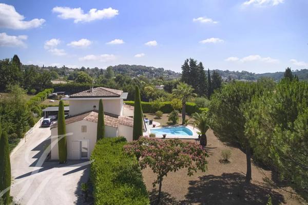 Villa avec piscine à quelques pas du village de Valbonne
