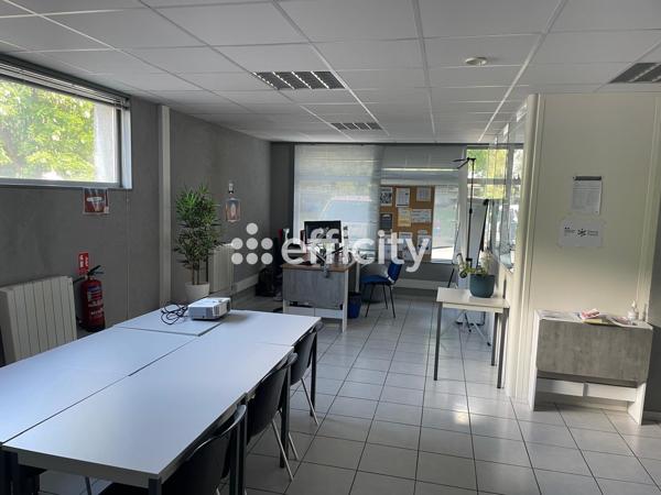 Local Commercial
         5 pièces
        - 78 m² 139 500 € *