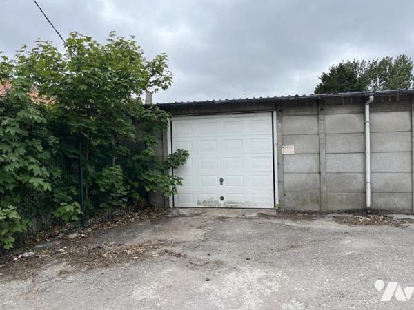 2 GRANDS GARAGES ou ENTREPOTS, l'un de 90m2 libre, l'autre même surface occupé pour un loyer de 519€