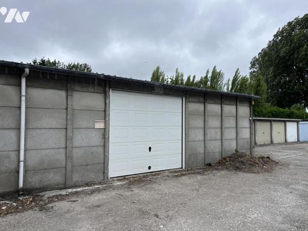 2 GRANDS GARAGES ou ENTREPOTS, l'un de 90m2 libre, l'autre même surface occupé pour un loyer de 519€