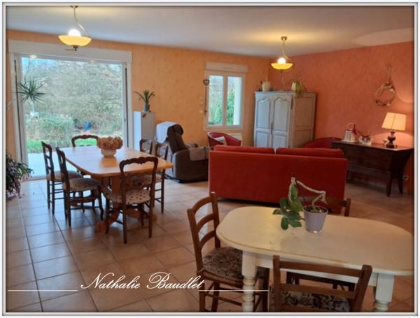 Saint-Symphorien (72240) Pavillon plain-pied sur 2731 m² de terrain avec dépendance.