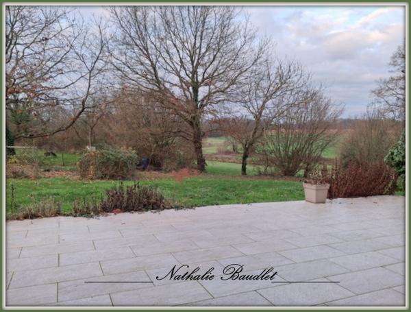 Saint-Symphorien (72240) Pavillon plain-pied sur 2731 m² de terrain avec dépendance.