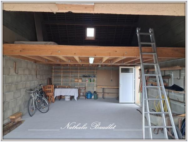 Saint-Symphorien (72240) Pavillon plain-pied sur 2731 m² de terrain avec dépendance.