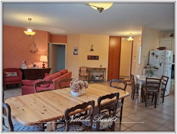 Saint-Symphorien (72240) Pavillon plain-pied sur 2731 m² de terrain avec dépendance.