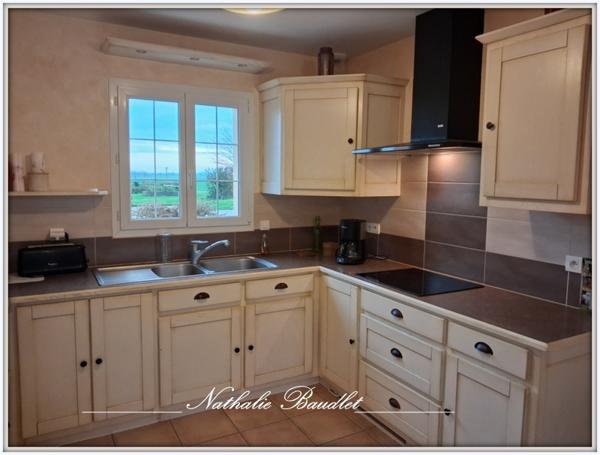 Saint-Symphorien (72240) Pavillon plain-pied sur 2731 m² de terrain avec dépendance.