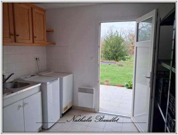 Saint-Symphorien (72240) Pavillon plain-pied sur 2731 m² de terrain avec dépendance.