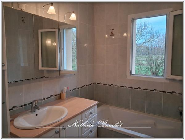 Saint-Symphorien (72240) Pavillon plain-pied sur 2731 m² de terrain avec dépendance.