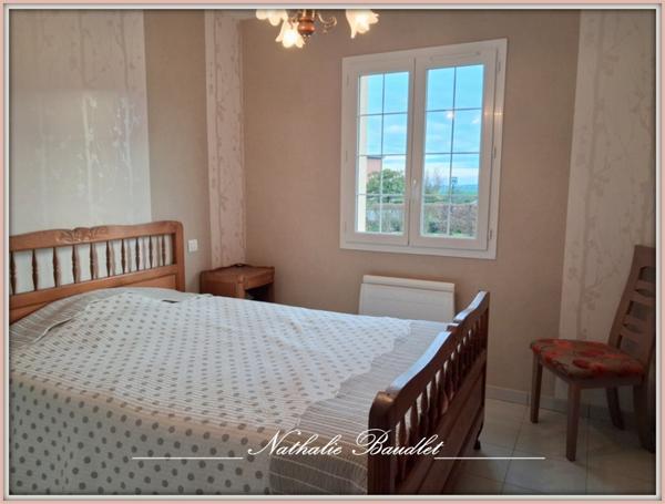 Saint-Symphorien (72240) Pavillon plain-pied sur 2731 m² de terrain avec dépendance.