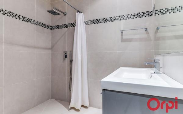 Appartement à vendre    1 pièce • 145,34 m2 La Courneuve